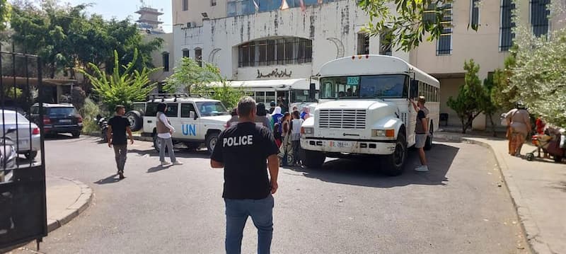 د. بديع: باصات وكالة الأونروا أجلت من بلدية صيدا إلى سبلين نحو 400 نازحا د. بديع: باصات وكالة الأونروا أجلت من بلدية صيدا إلى سبلين نحو 400 نازحا