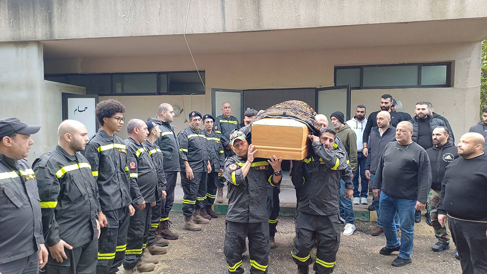 صيدا تشيع القائد في الدفاع المدني حسان حبلي بموكب حزين صيدا تشيع القائد في الدفاع المدني حسان حبلي بموكب حزين