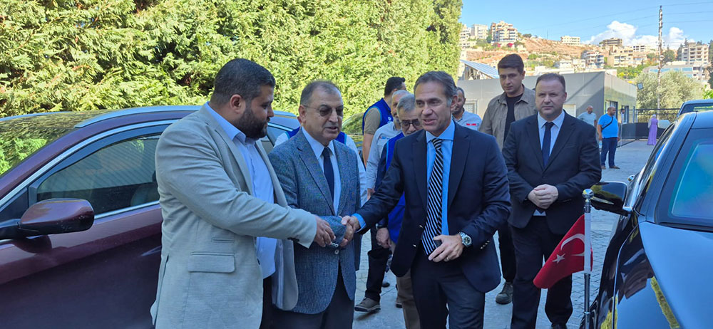 سفير تركيا في توزيع معونات مدرسية على أيتام في صيدا: جئنا نرد الجميل للبنان الذي وقف الى جانب بلدنا في الزلزال