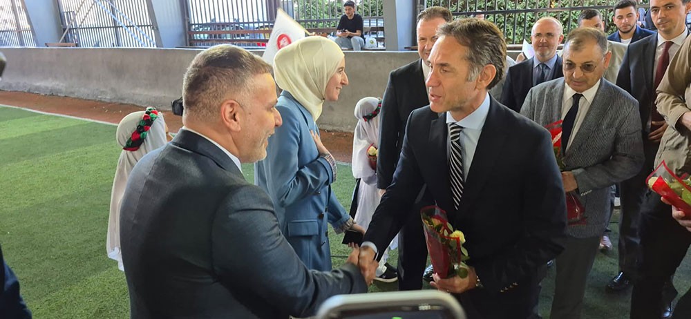 سفير تركيا في توزيع معونات مدرسية على أيتام في صيدا: جئنا نرد الجميل للبنان الذي وقف الى جانب بلدنا في الزلزال