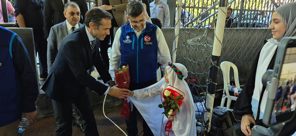 سفير تركيا في توزيع معونات مدرسية على أيتام في صيدا: جئنا نرد الجميل للبنان الذي وقف الى جانب بلدنا في الزلزال