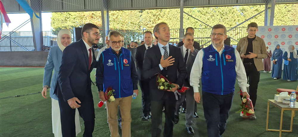 سفير تركيا في توزيع معونات مدرسية على أيتام في صيدا: جئنا نرد الجميل للبنان الذي وقف الى جانب بلدنا في الزلزال