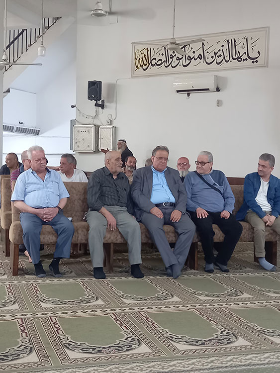 صفدية ممثلًا السيدة الحريري يعزي بالمرحومة الحاجة تمام فرهود صفدية ممثلًا السيدة الحريري يعزي بالمرحومة الحاجة تمام فرهود