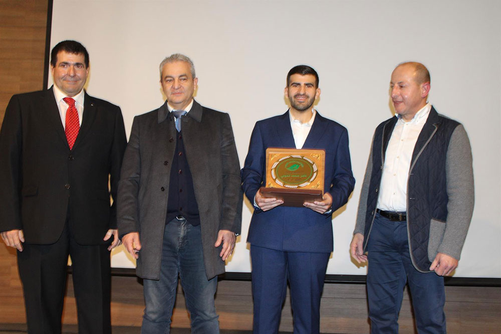 برعاية وزير الزراعة: تكريم الشاب عامر محمد علي نحولي باحتفال حاشد في بلدية صيدا برعاية وزير الزراعة: تكريم الشاب عامر محمد علي نحولي باحتفال حاشد في بلدية صيدا